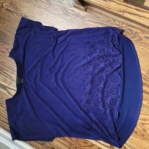 New Directions short sleeve mixed fabric laser cut print top size Large